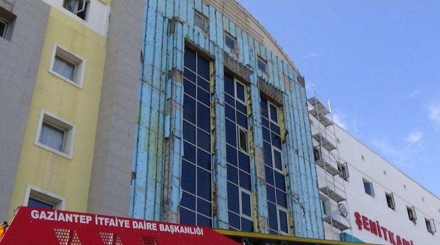 Hastanede İskele &Ccedil;&ouml;kt&uuml;: 4 Yaralı