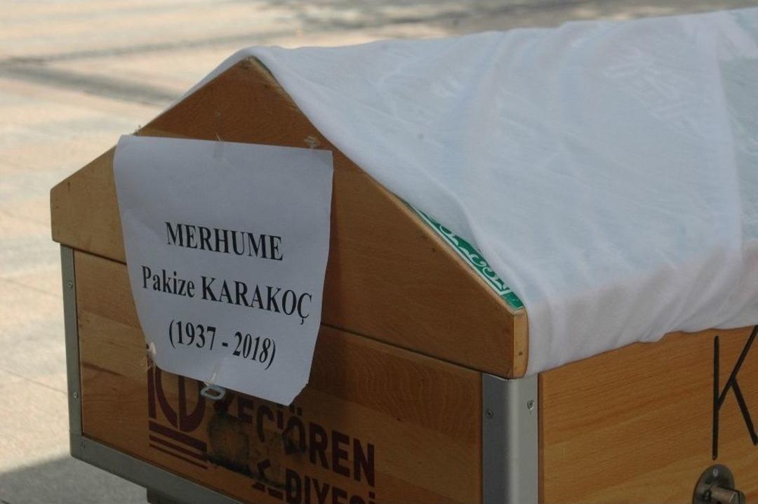 Şair Abdurrahim Karako&ccedil;&rsquo;un Eşi Pakize Karako&ccedil; Dualarla Son Yolculuğuna Uğurlandı