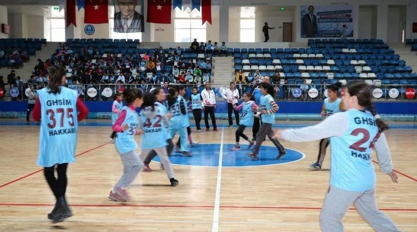 Hakkari&rsquo;de Basketbol Branşına Yoğun İlgi