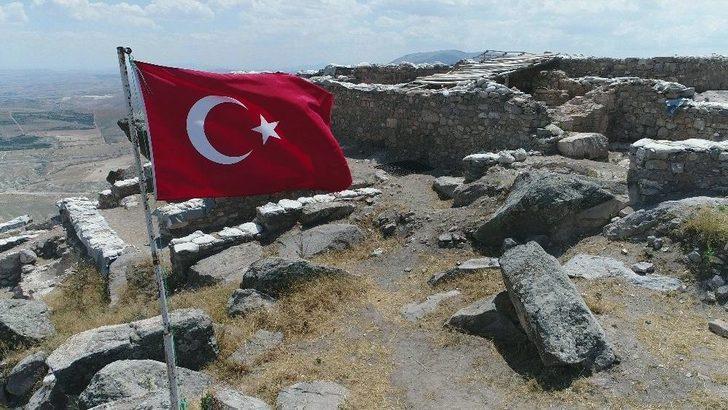 Tarihi Gevale Kalesi Ortaya Çıkarılıyor G2