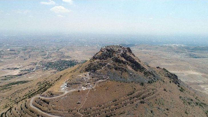 Tarihi Gevale Kalesi Ortaya Çıkarılıyor G5