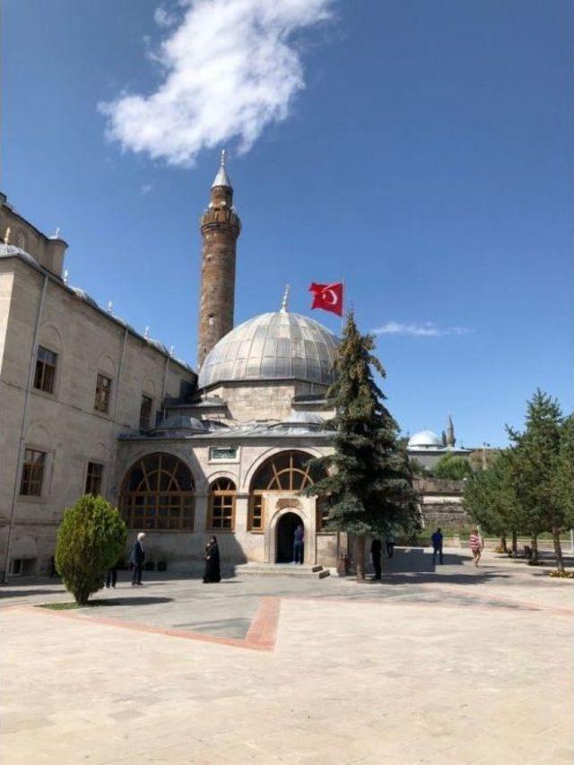 Harakani Türbesi’ne Bayram Ziyareti