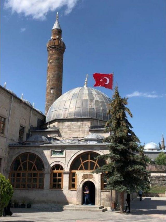 Harakani Türbesi’ne Bayram Ziyareti