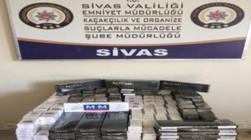 İran Uyruklu Yolcuların Valizinden Ka&ccedil;ak Sigara &Ccedil;ıktı