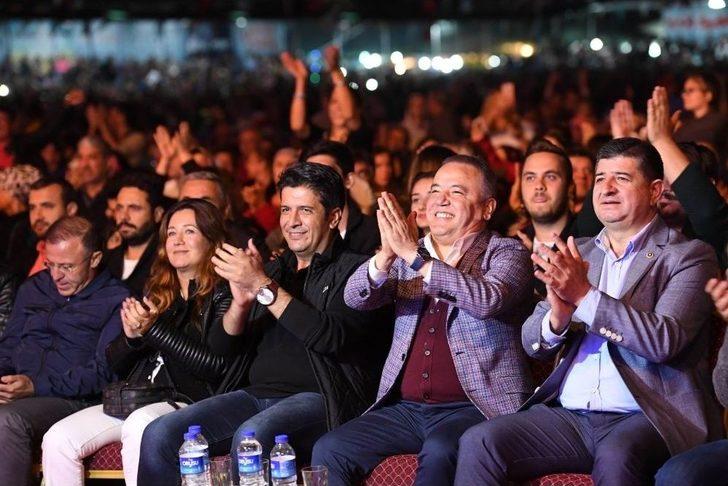 1800 Metre Rakımlı Feslikan Yaylası’nda Sümer Ezgü Ve Funda Arar Konseri G1