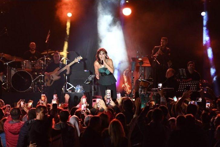 1800 Metre Rakımlı Feslikan Yaylası’nda Sümer Ezgü Ve Funda Arar Konseri G2