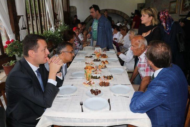 Tarihi 197 Yıllık Eve ’en İyi Restore Edilen Ev’ Plaketi Çakıldı G5