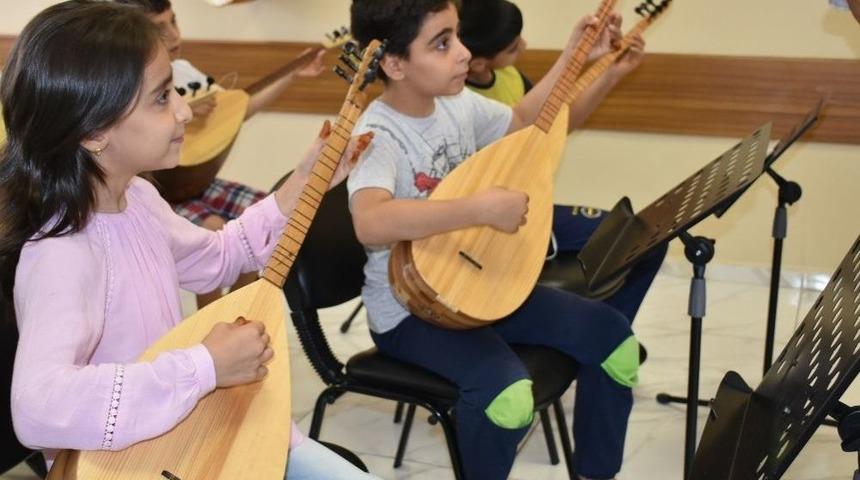 Şahinbey’de Bağlama Ustaları Yetişiyor