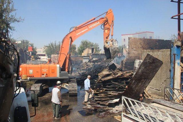 Şanlıurfa’da Yangın Sonrası Hasar Tespiti Çalışmaları Başlatıldı