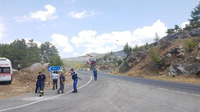 Turistleri Taşıyan Otobüs İle 2 Otomobil Çarpıştı: 2 Ölü