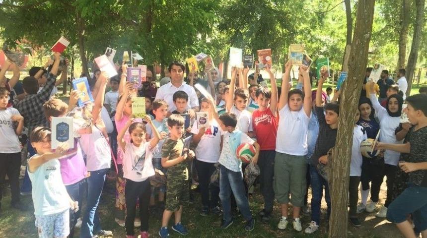 Eğitim-bir-sen’den Öğrencilere Hediye Kitap