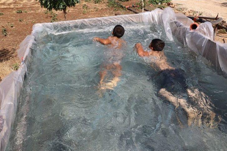 Çocukları Sıcaktan Bunalan Baba Römorku Havuza Çevirdi G3