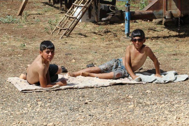 Çocukları Sıcaktan Bunalan Baba Römorku Havuza Çevirdi G4