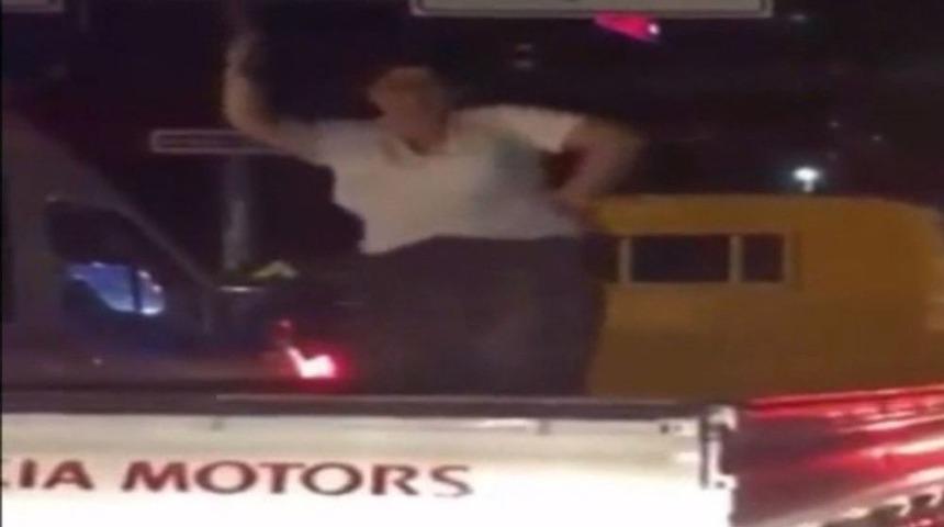 Kamyonet Kasasında G&ouml;bek Atan Kadının &Ouml;l&uuml;mden D&ouml;nd&uuml;ğ&uuml; Anlar Kamerada