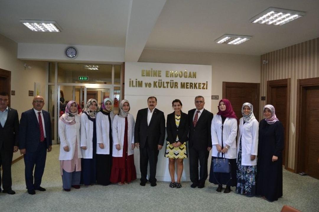 Veysel Eroğlu&rsquo;ndan Şuhut İlim Ve K&uuml;lt&uuml;r Merkezine Ziyaret
