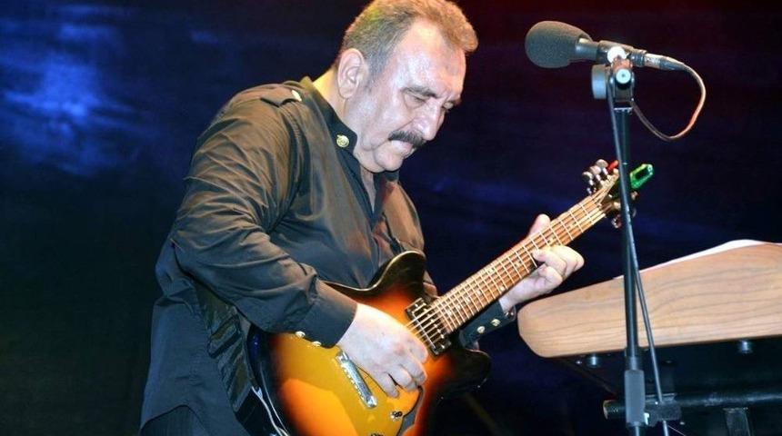 Aliağa&rsquo;da 40 Bin Kişi &Uuml;mit Besen Ve Pamela&rsquo;yı Dinledi