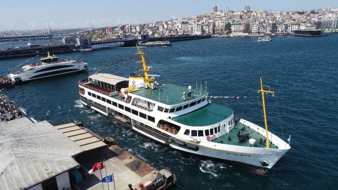 (&ouml;zel) Emin&ouml;n&uuml; İskelesi&rsquo;ndeki İnsan Seli Havadan G&ouml;r&uuml;nt&uuml;lendi