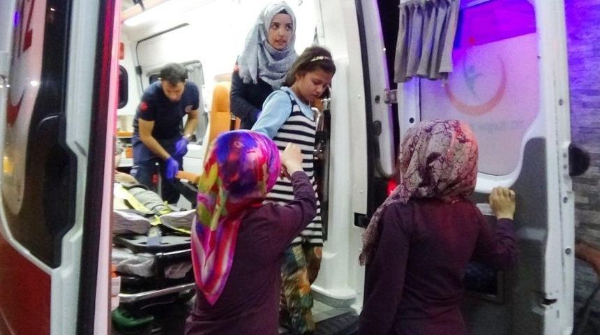 G&ouml;&ccedil;menleri Taşıyan Minib&uuml;s Kaza Yaptı: 19 Yaralı
