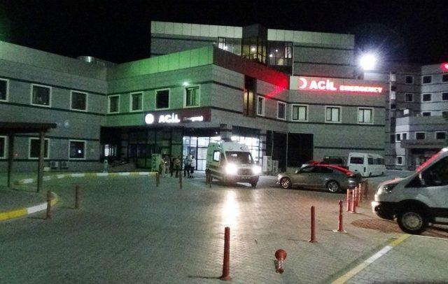 Göçmenleri Taşıyan Minibüs Kaza Yaptı: 19 Yaralı