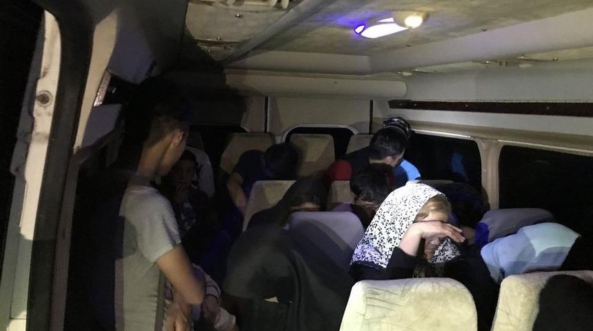 &Ccedil;anakkale&rsquo;de 25 Ka&ccedil;ak G&ouml;&ccedil;men Yakalandı