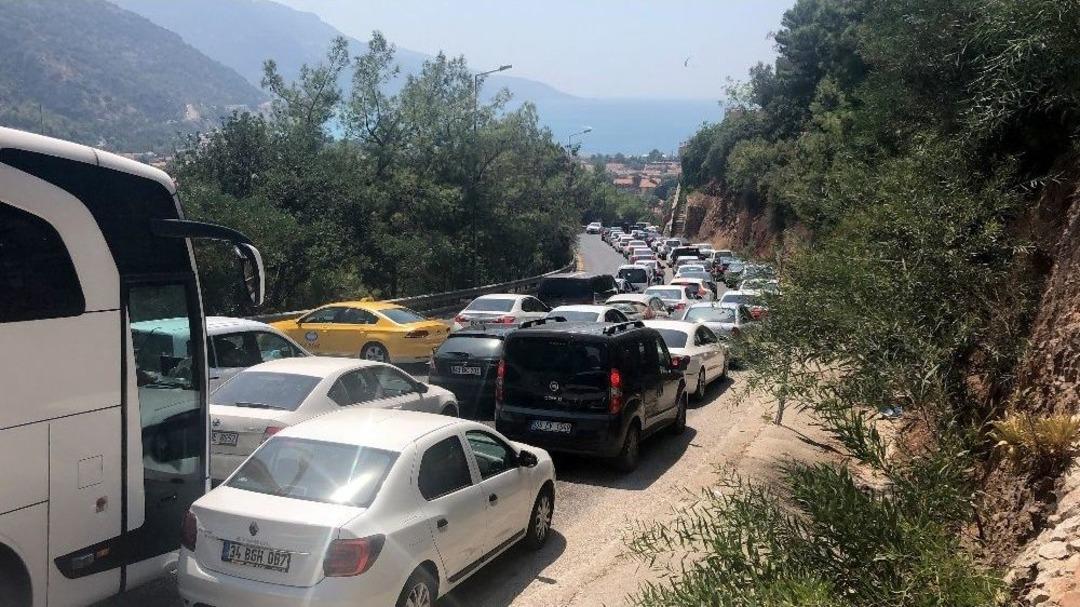 Plaja Ulaşmak İ&ccedil;in&ccedil;in Kilometrelerce U&uuml;r&uuml;d&uuml;ler