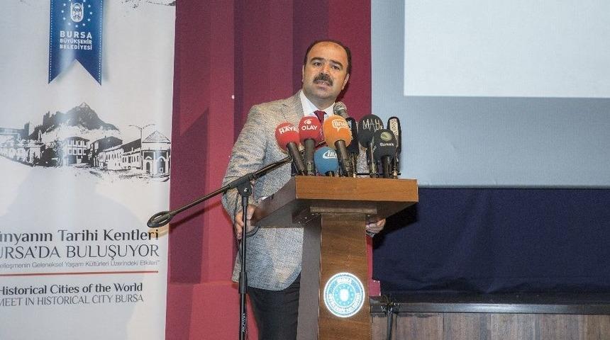&Ccedil;ift&ccedil;i, D&uuml;nya Tarihi Kentler Birliği Konferansında Şanlıurfa&rsquo;yı Tanıttı