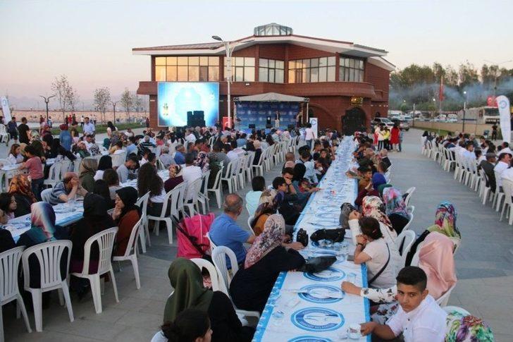 Edremit’te 4. Geleneksel Bayramlaşma Töreni G3