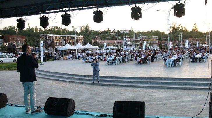 Edremit’te 4. Geleneksel Bayramlaşma Töreni G4