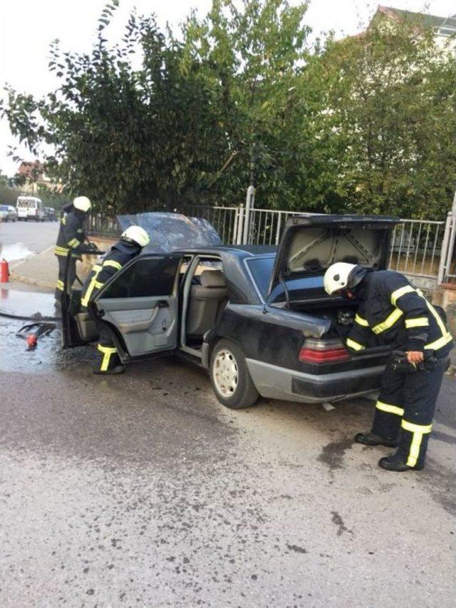 Seyir Halindeki Otomobil Alevlere Teslim Oldu