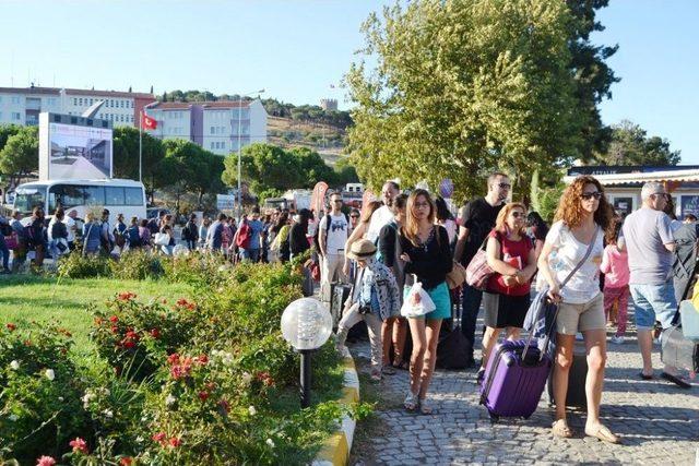 Ayvalık’ta, Yunanistan İçin Vize Başvuruları Tüm Hızıyla Sürüyor