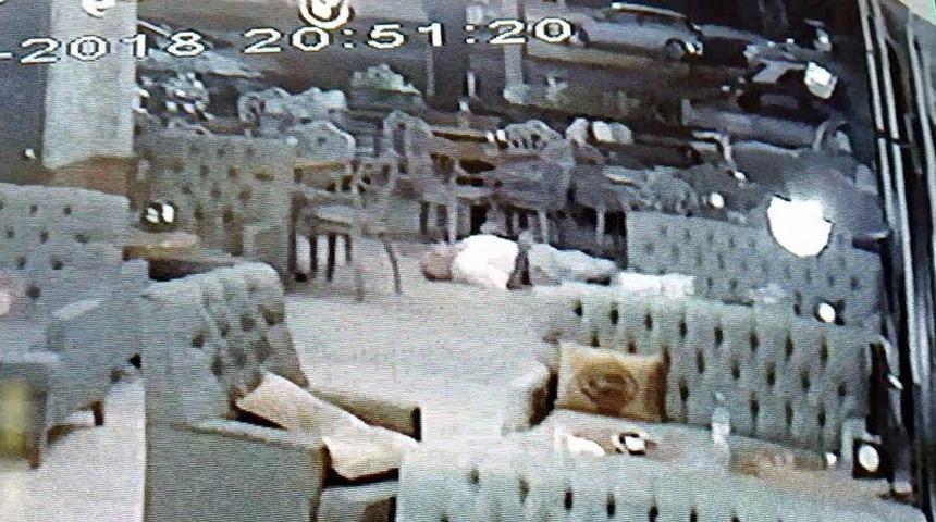 &Ouml;nce Tokalaştı, Sonra Silahla Vurdu, D&uuml;şene Kadar Elini Bırakmadı