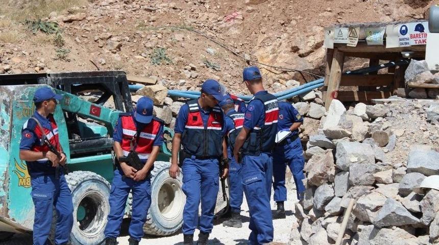 Kırşehir&rsquo;de Madende G&ouml;&ccedil;&uuml;k: 1 &Ouml;l&uuml;, 2 Yaralı