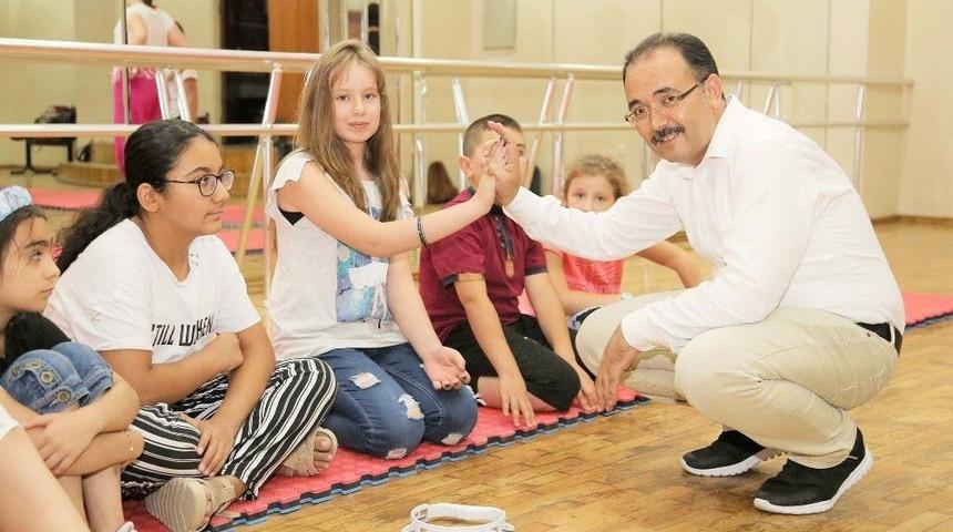 Uşak Belediyesi Geleceğin Sanat&ccedil;ılarını Yetiştiriyor