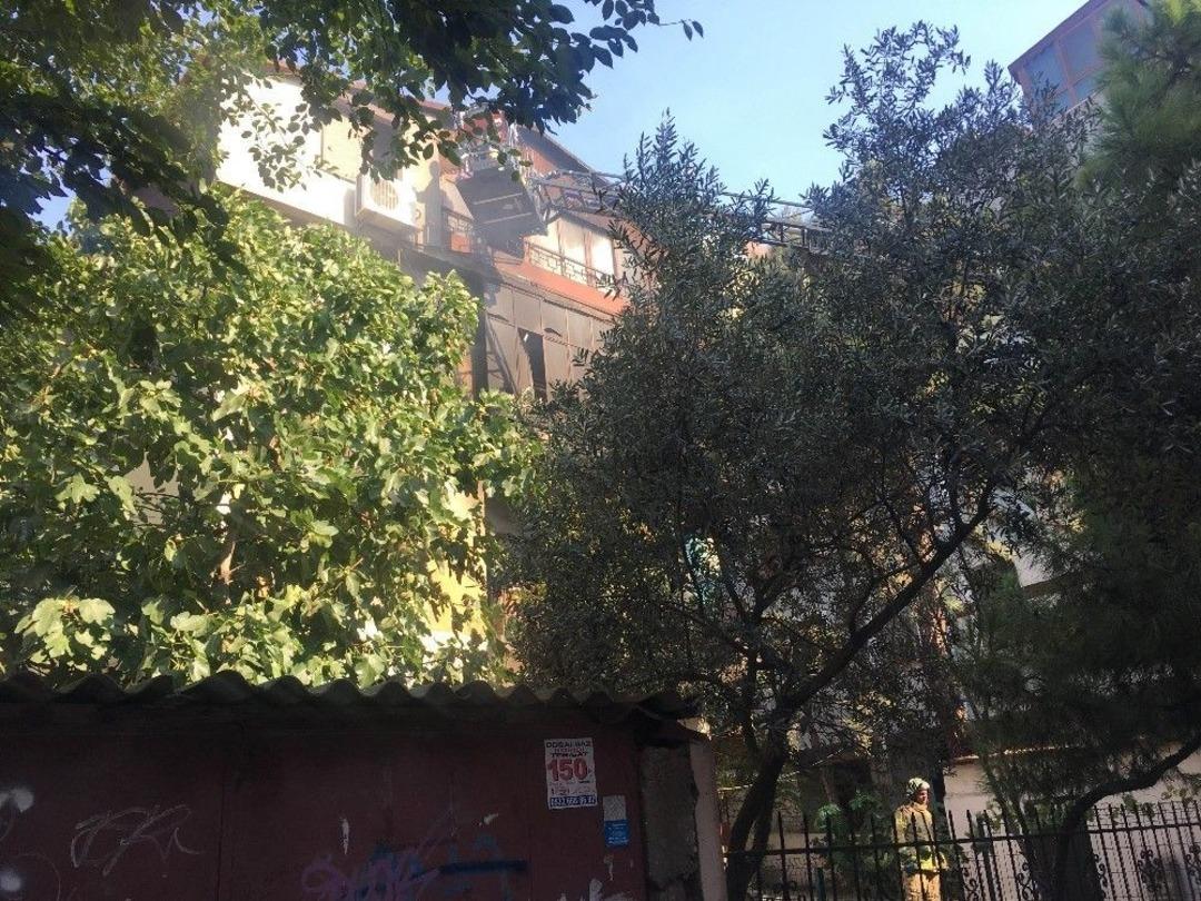 &Uuml;mraniye&rsquo;de Bir Apartmanda Yangın &Ccedil;ıktı