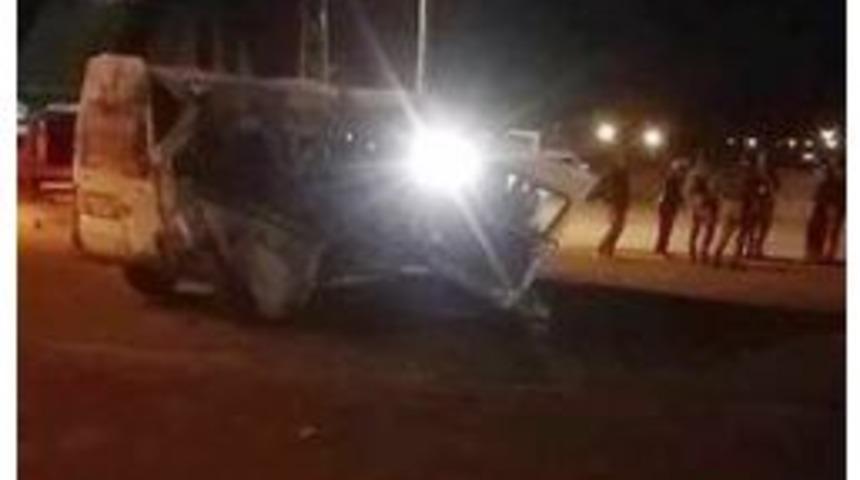 Ağrı’da Zırhlı Polis Aracı İle Minibüs Çarpıştı: 2’si Ağır 6 Yaralı