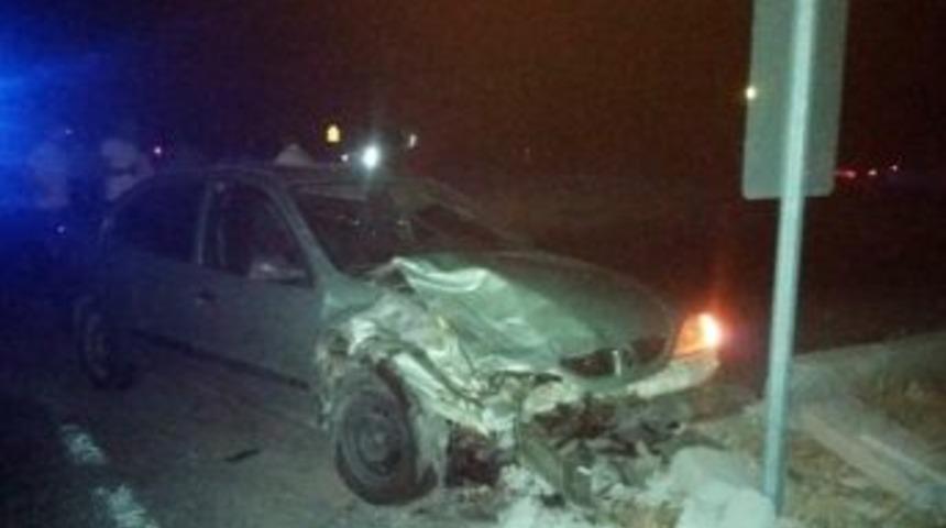 Şanlıurfa&rsquo;da Kamyonet İle Otomobil &Ccedil;arpıştı: 8 Yaralı