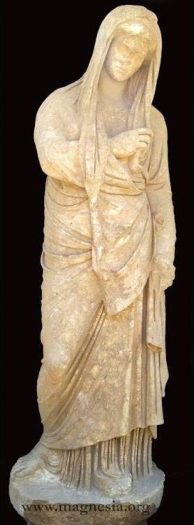 Magnesia Antik Kenti&rsquo;nde 2 Bin Yıllık 6 Adet Heykel Bulundu 1