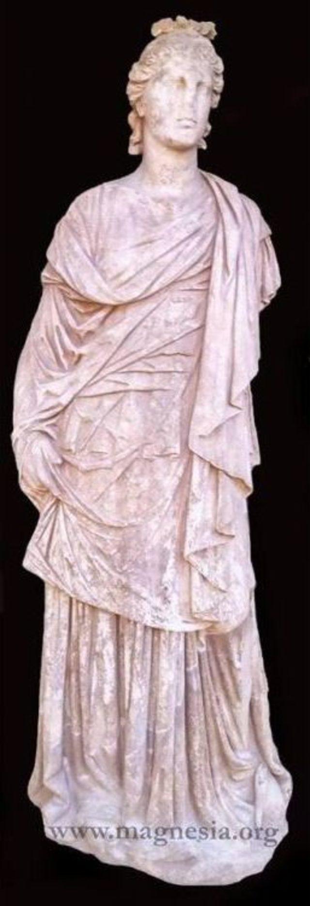 Magnesia Antik Kenti&rsquo;nde 2 Bin Yıllık 6 Adet Heykel Bulundu 2