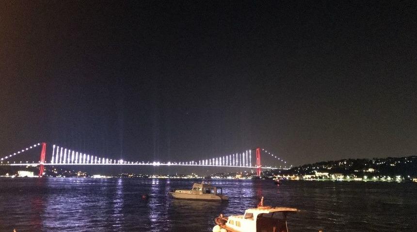 İstanbul Boğazı&rsquo;nda Kaybolan Genci Arama &Ccedil;alışmaları S&uuml;r&uuml;yor