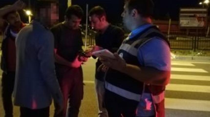 Düğün Konvoyunda Havaya Silahla Ateş Eden 3 Kişi Yakalandı