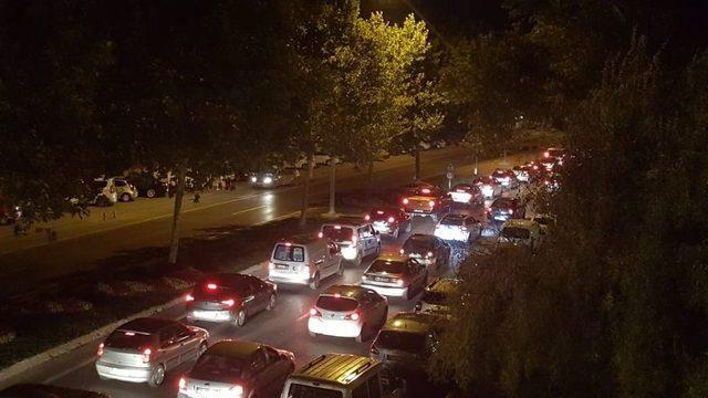 Tatilden Dönüşler Başladı, İstanbul Yolu Kitlendi