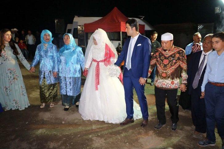 Yozgat’ta, Cumhurbaşkanı Erdoğan Sevdalısı Endonezyalı Geline Türk Usulü Düğün Yapıldı G1