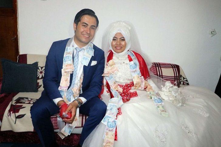 Yozgat’ta, Cumhurbaşkanı Erdoğan Sevdalısı Endonezyalı Geline Türk Usulü Düğün Yapıldı G2