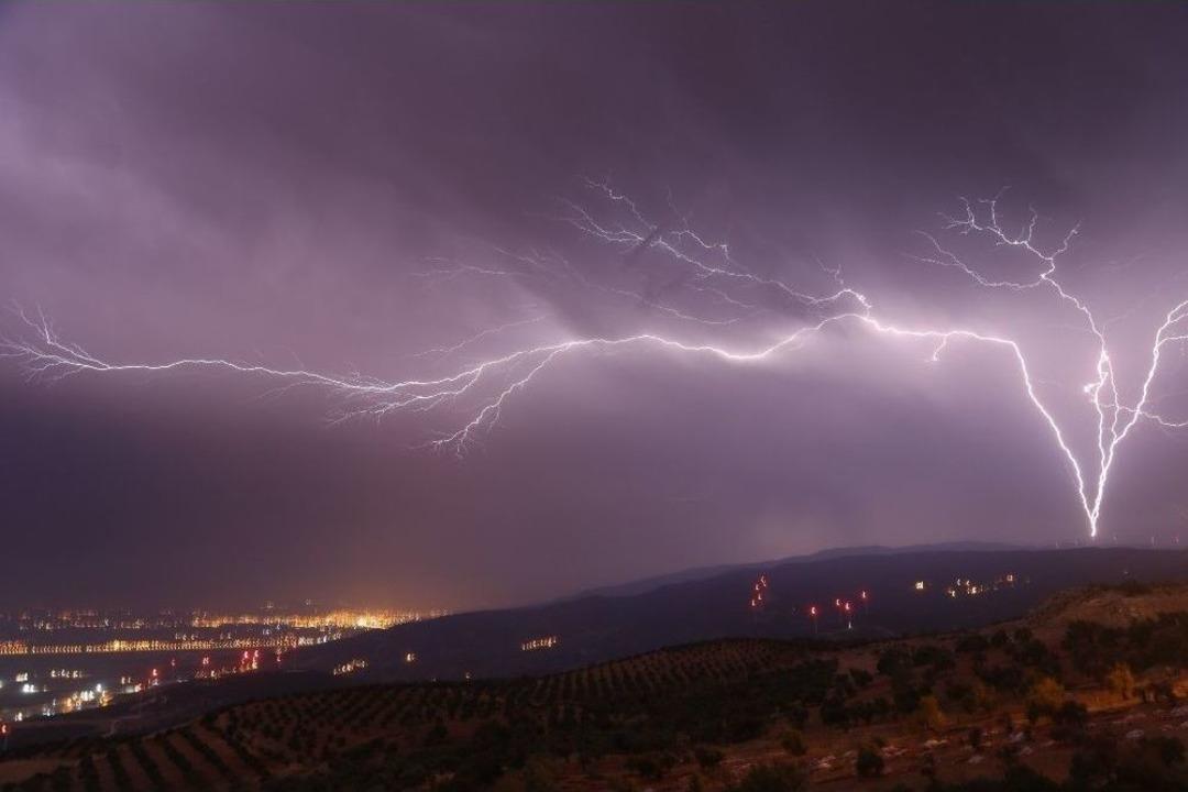 İskenderun K&ouml;rfezi&rsquo;nde Şimşeklerin Dansı