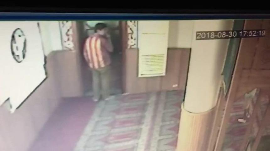 Cami Hırsızları Yakalandı