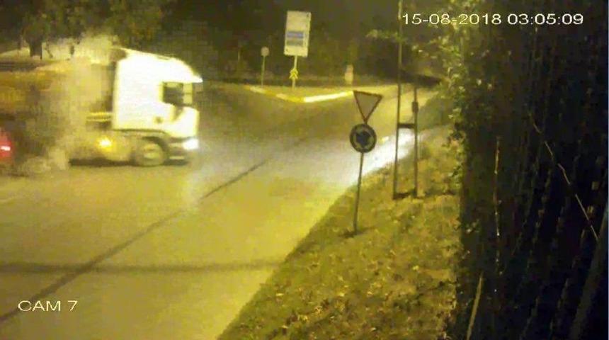 (özel) Sarıyer’de Hafriyat Kamyonunun Lastiği Bomba Gibi Patladı