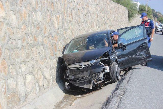 Tatil Dönüşü Kaza Yapan Kadınlar Hastaneye Kaldırıldı