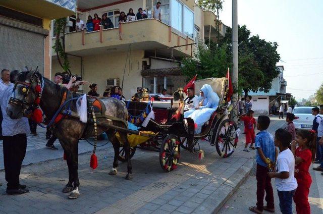 Yeni Evlenen Çiftin Faytondan Gelin Arabası Hayali Gerçek Oldu