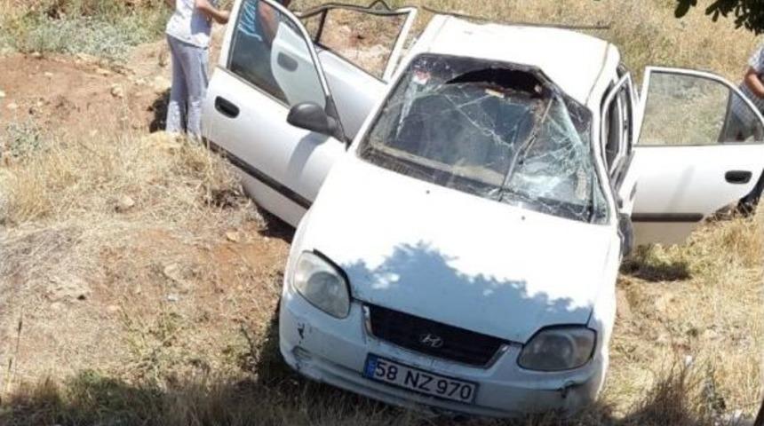 Otomobil Şarampole Yuvarlandı: 3 Yaralı