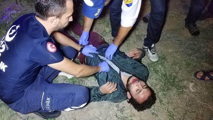 Kaza Yapınca Aracına Çarpan Motosikletteki Şahıslar Akrabası Çıktı G2